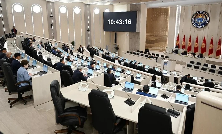 Жогорку Кенеш пригласил кабмин для разъяснений по проблемным вопросам