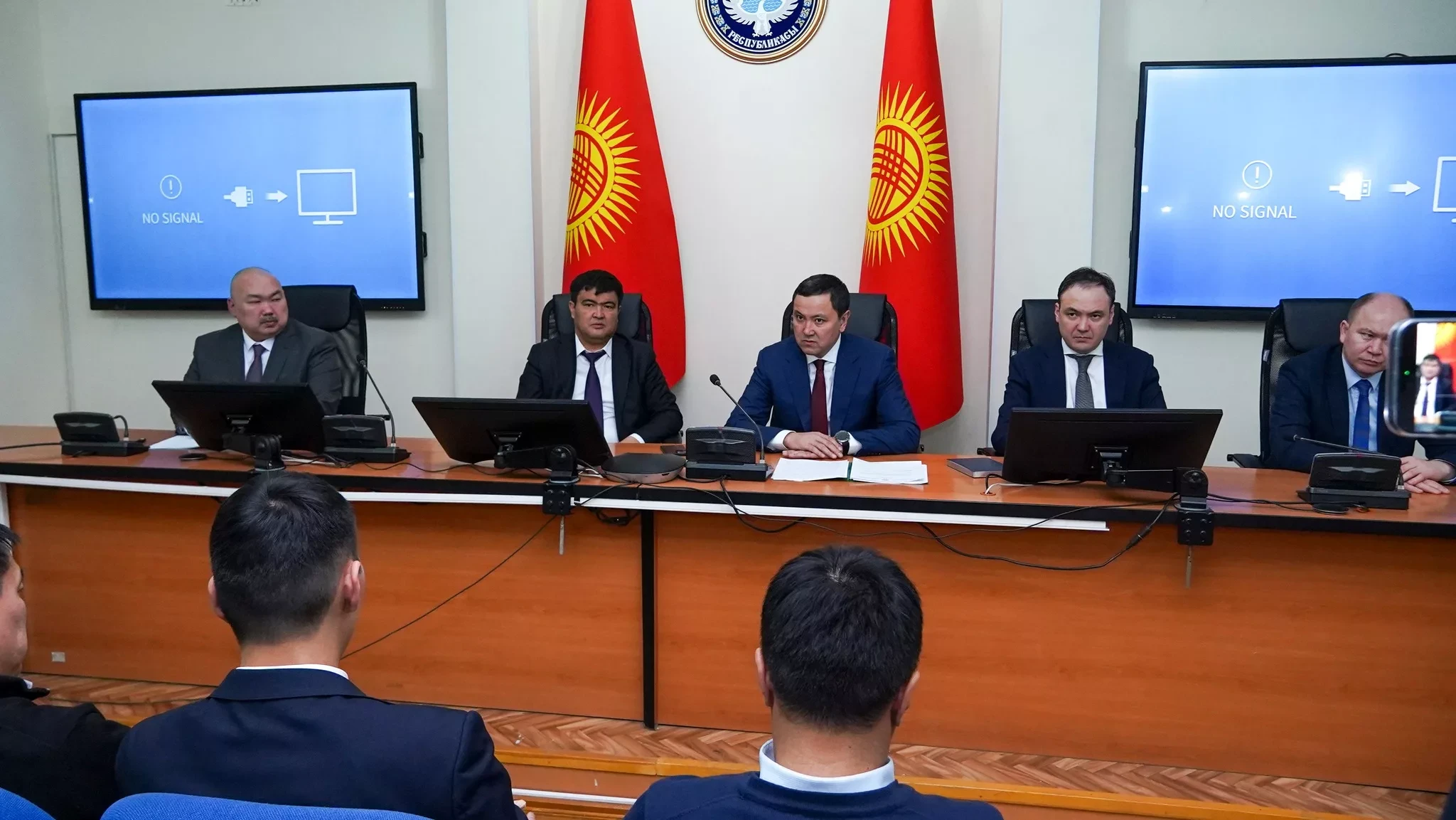 "Systemic Crisis at 'Kyrgyzpharmacy': Health Minister Demands Radical Changes from New Leadership of State Enterprise"