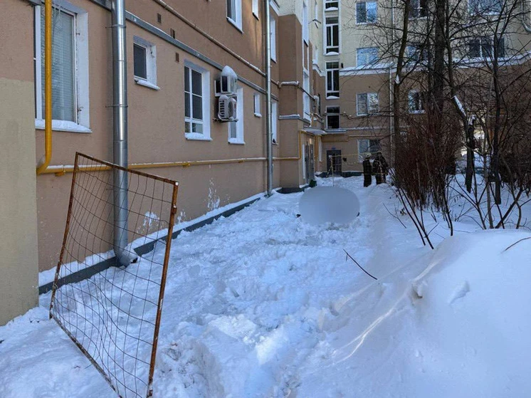 Icicles that fell from the roof caused the death of a woman in Moscow