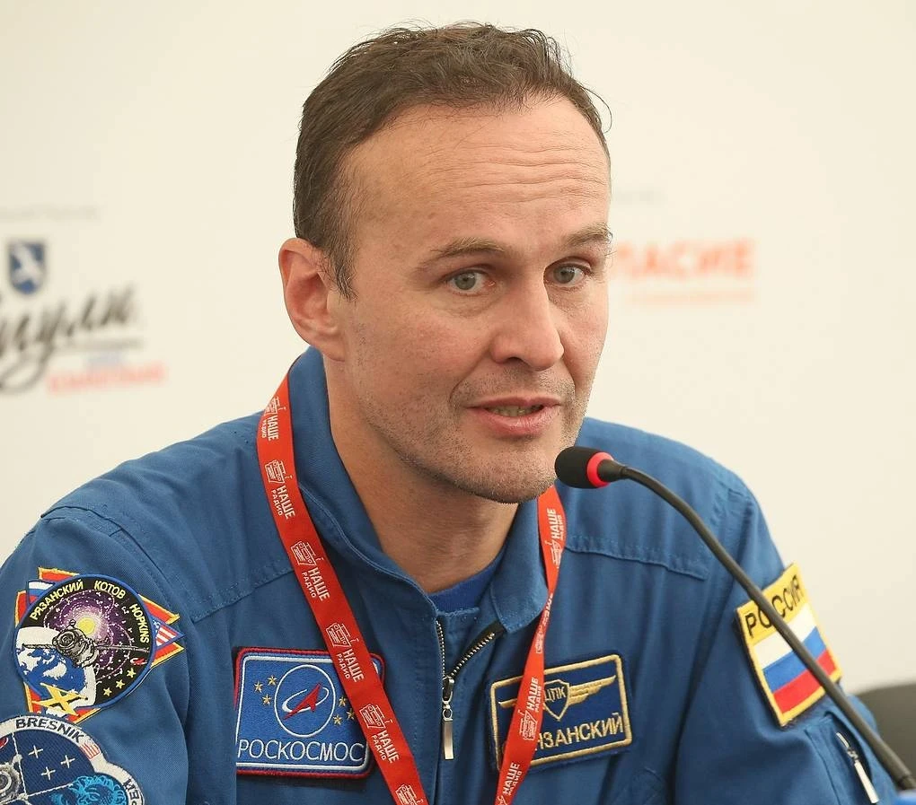 How much do cosmonauts and astronauts earn while in orbit?