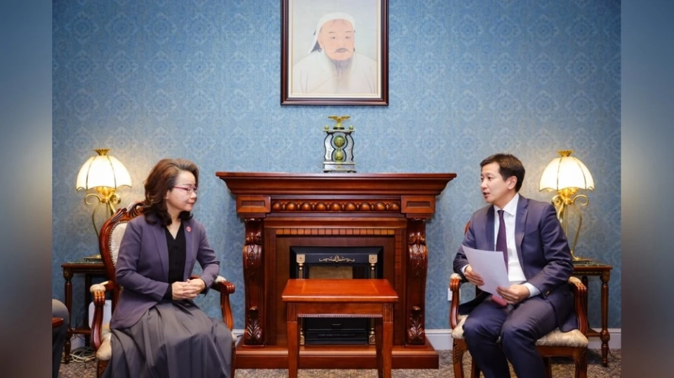 The Deputy Minister of Foreign Affairs of Mongolia met with the Ambassador of China