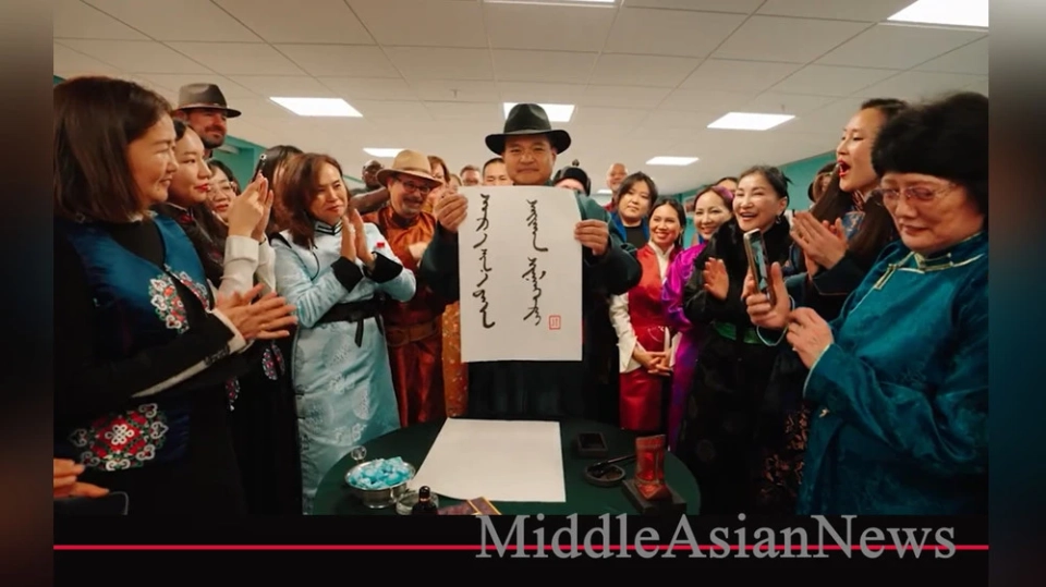 Pop diva Sarantuyaa performed a song in the New Year's greeting from the US Embassy for the Mongolians. Video