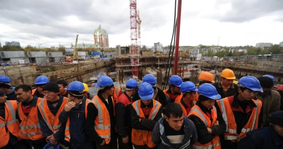 Выдворенных из РФ мигрантов в 2025 году стало на треть меньше