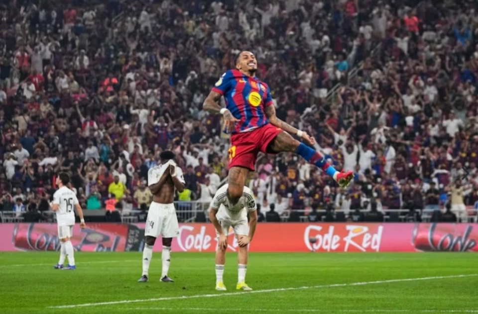 "Barcelona" defeated "Real" and won the Supercopa de España