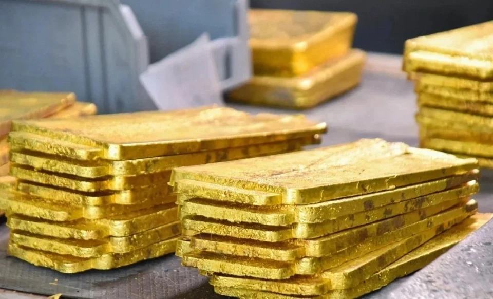 Gold prices set a new record amid two factors