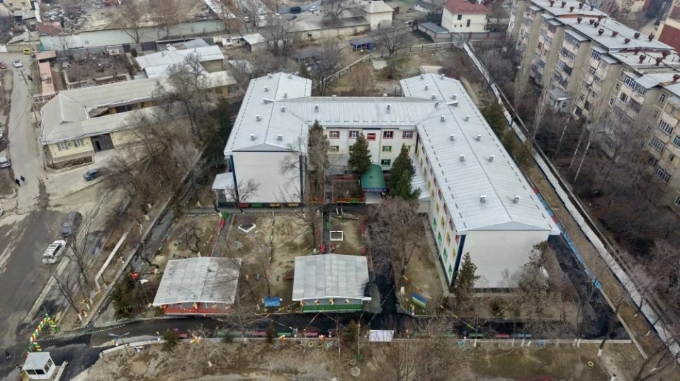 Мэр Ош шаары жаңыланган "Мээрим" бала бакчасын капиталдык оңдоп-түзөөдөн кийин карап чыкты