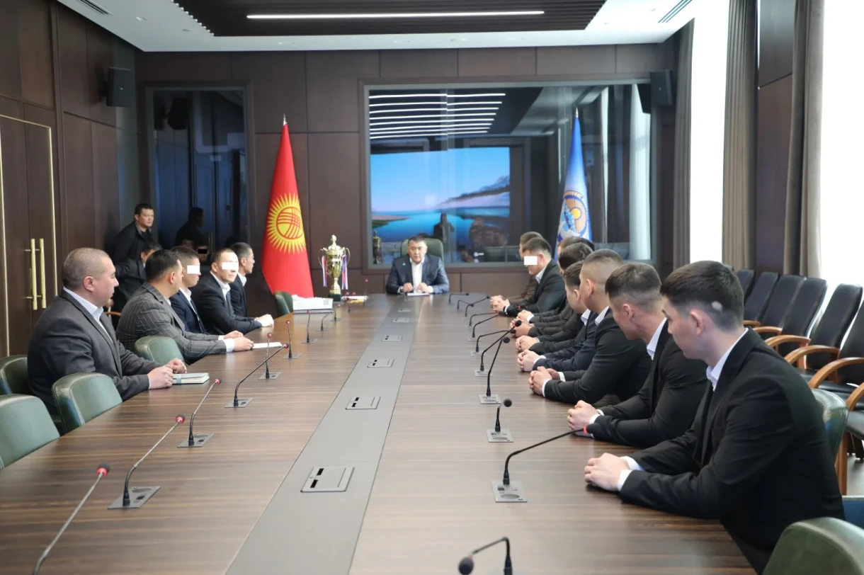 Ташиев ГКНБнын кызматкерлер менен жолугушту, алар футзал боюнча эл аралык турнирдеги 1-орунду ээлешти