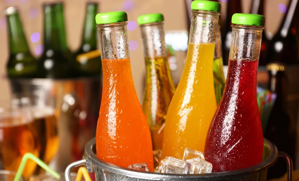 ДДҰ таттуу ичимдиктер жана алкоголь үчүн салыкты жогорулатууга чакырды