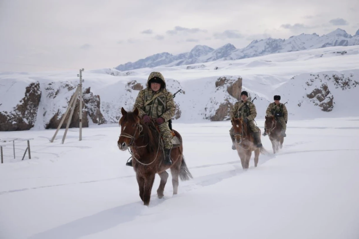 Будни чек арачылардын: −50 градус температурада чек арада кызмат өтөө