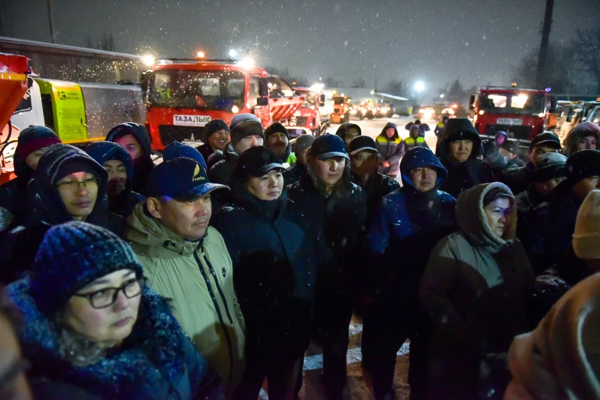 Bishkek is being cleared of snow: municipal services have been switched to round-the-clock mode