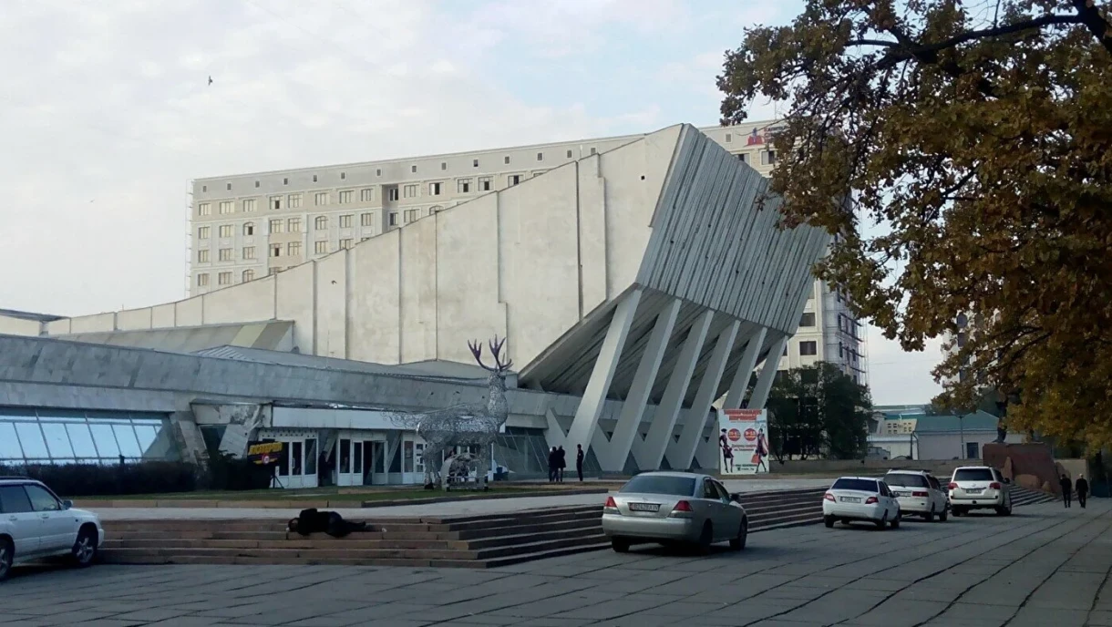 Дворец спорта в Бишкеке обновят по поручению президента