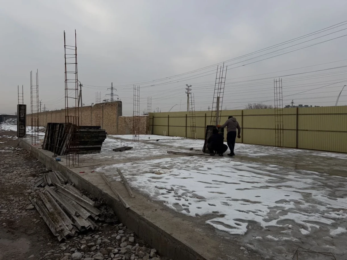 Рұқсатсыз курулуш Манас шаарында аныкталды: иштер токтотулду