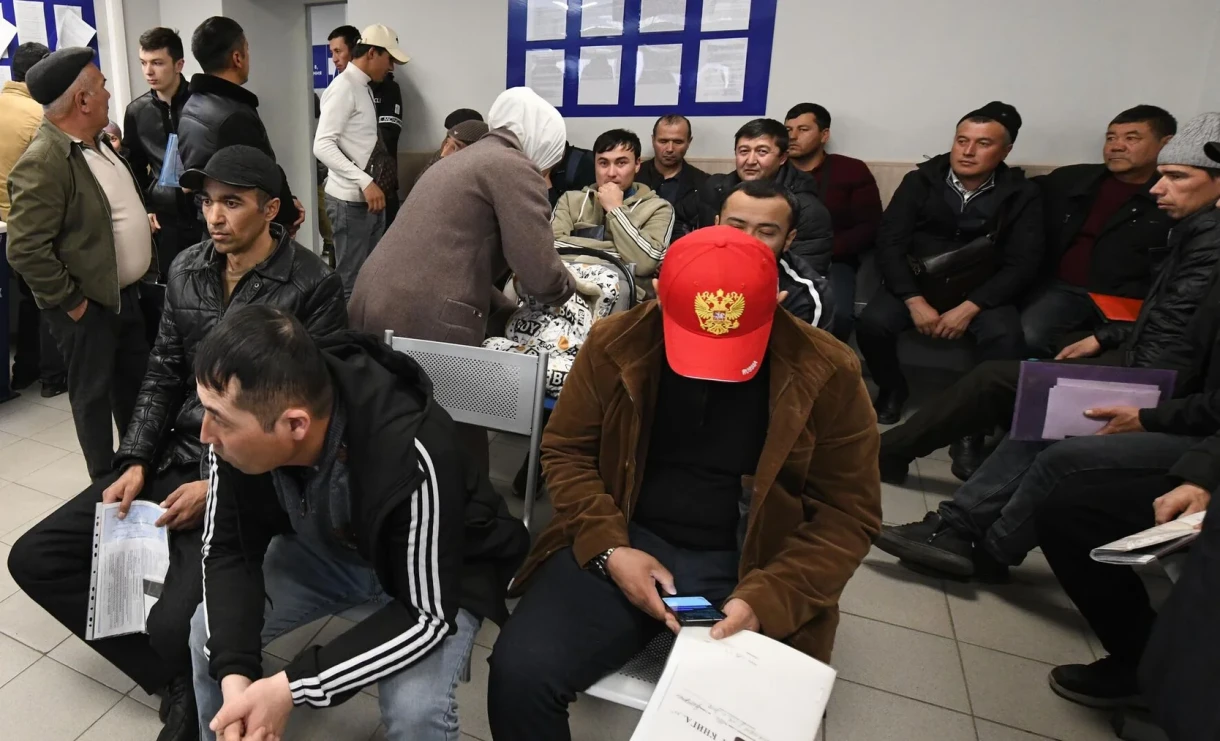 Минтруд Кыргызстандын жарандарынын Россияда мыйзамдуу жумушка орношуу тартибин түшүндүрдү