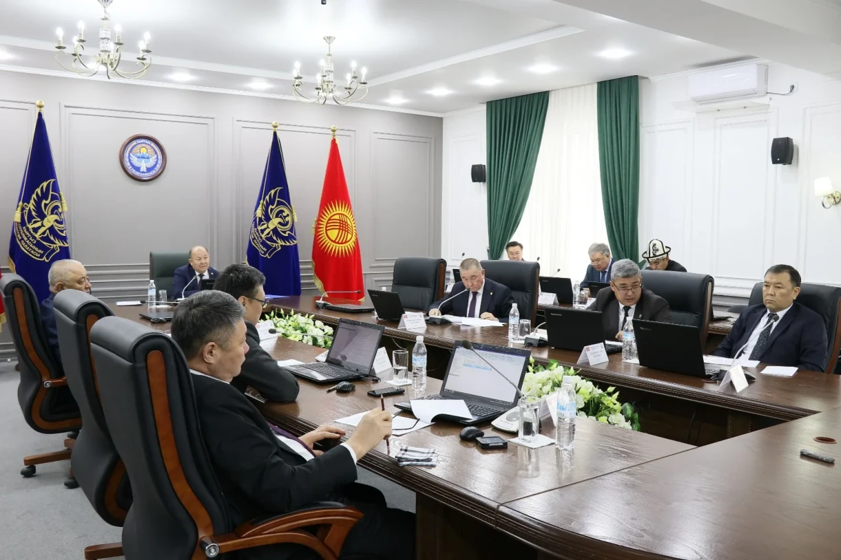 Антимонополияда айрым кызматкерлерге айына бир нече жолу сыйлык берилген