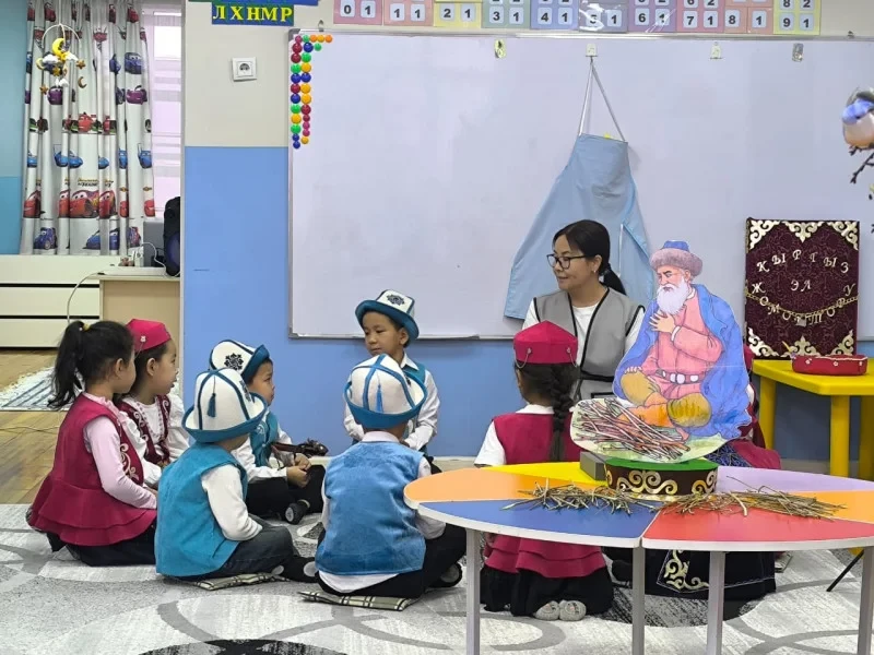 Teachers of kindergartens are being trained to teach the Kyrgyz language through folk tales.