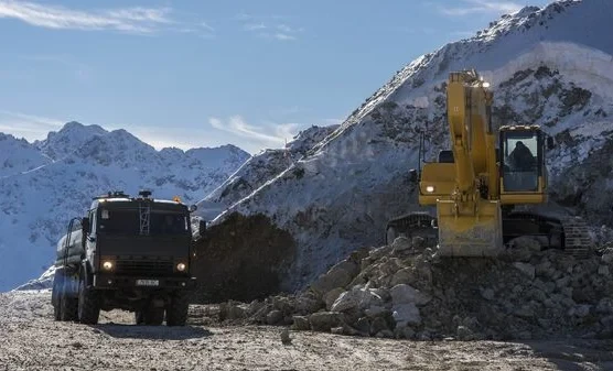 На месторождении Джеруй при обрушении горной породы погиб рабочий