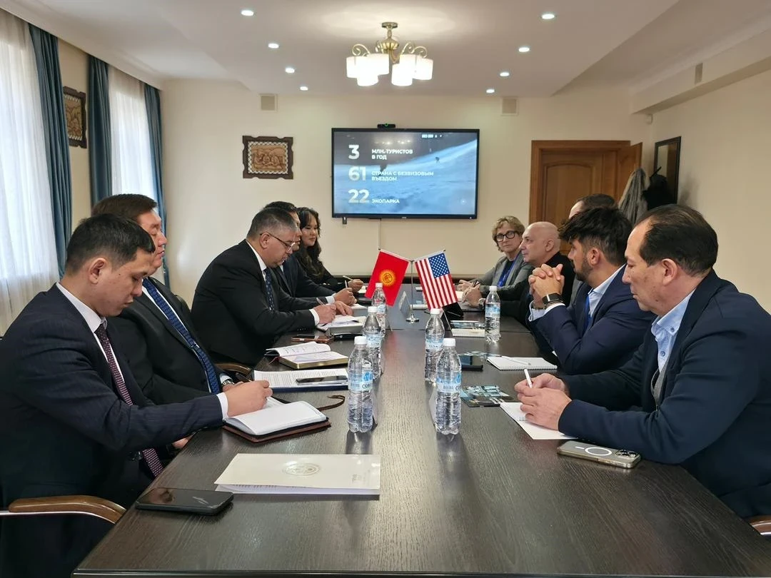 КР и США обсуждают реализацию проекта железной дороги Макмал — Каракол