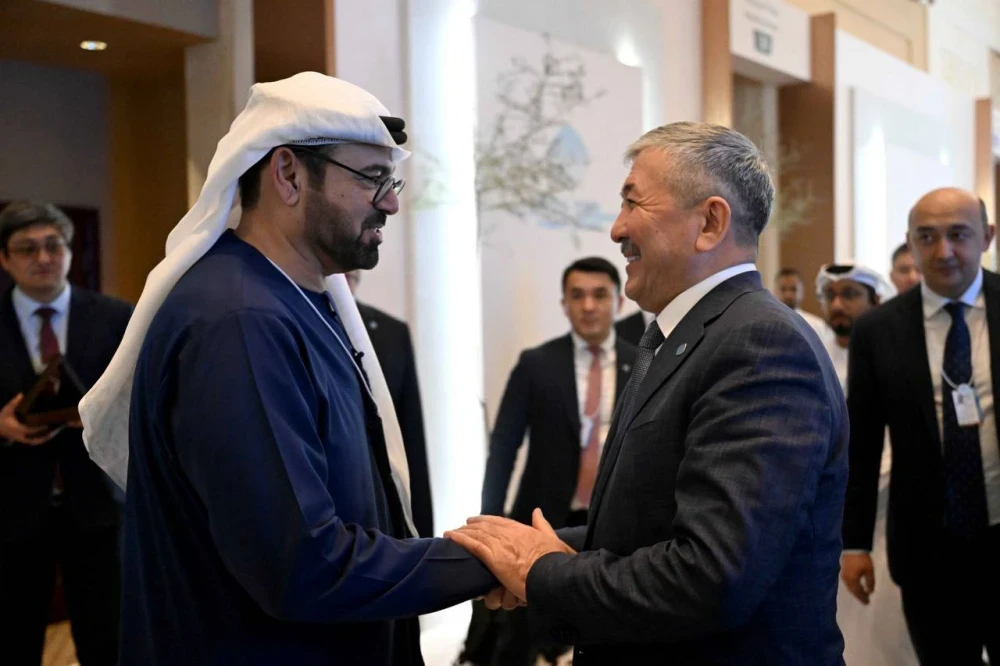 Министра ОАЭ Мохаммеда Аль Гергави наградили орденом "Достук"