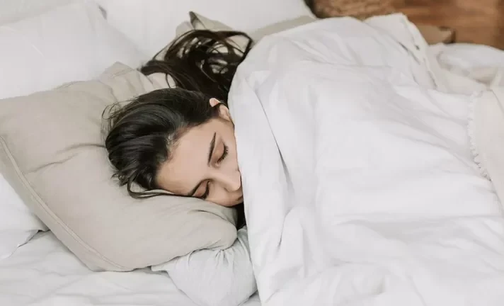 Врач рассказал, как полярная ночь влияет на сон