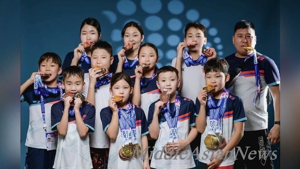 Монголиянын жаш жүзүүчүлөрү Бангкокто өткөн Азиянын Ачык Мектептеринин Чакыруулар Чемпионатында 71 медаль утушту