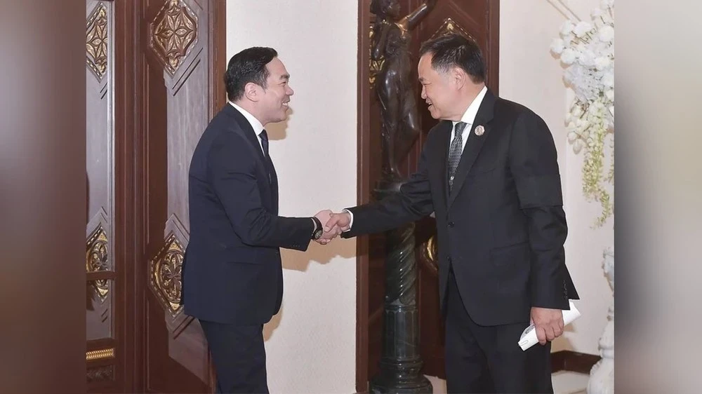 Тайланддын Премьер-министри Монголиянын элчиси менен коштошуу жолугушуусун өткөрдү