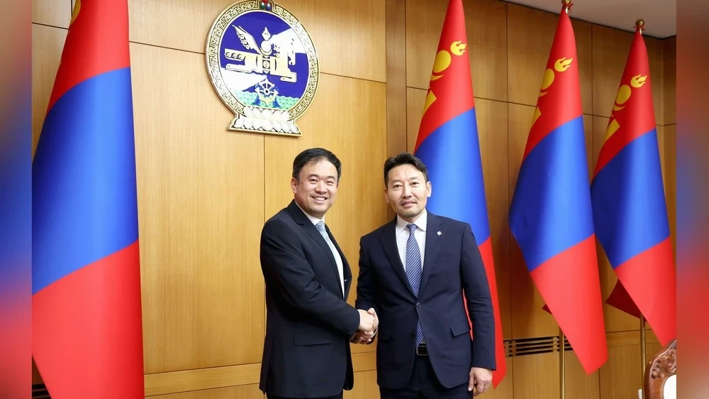 The Deputy Prime Minister met with the Ambassador of Australia to Mongolia, Leo Zheng.