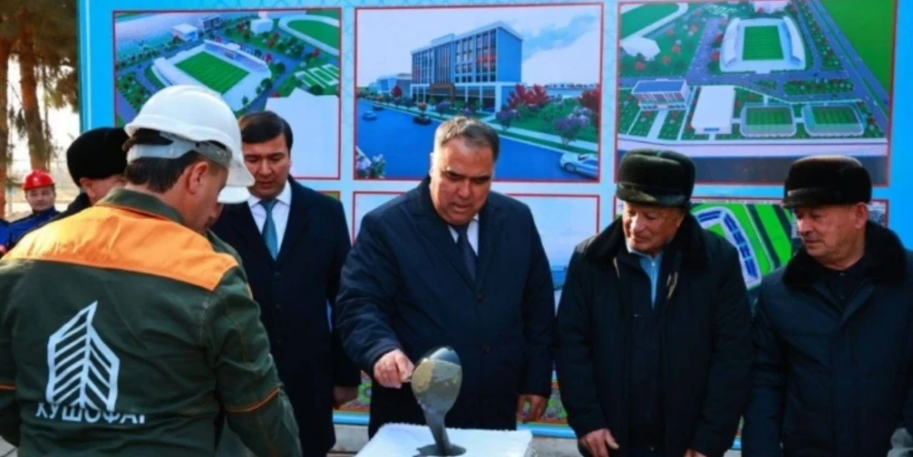 В Таджикистане заложили первый камень в фундамент Футбольной академии