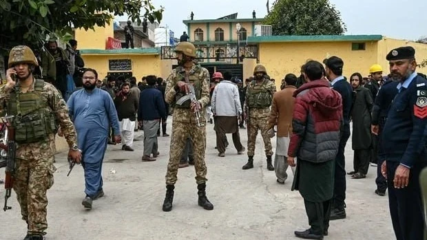 В результате взрыва у мечети в Исламабаде погибли 31 человек