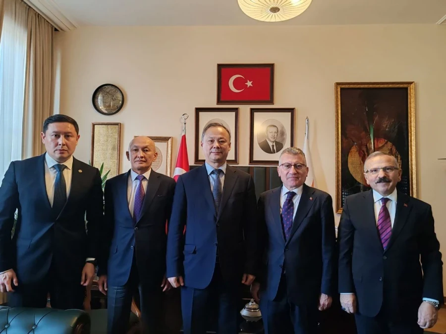 Ruslan Kazakbaev discussed the development of trade and economic relations with Turkish deputies