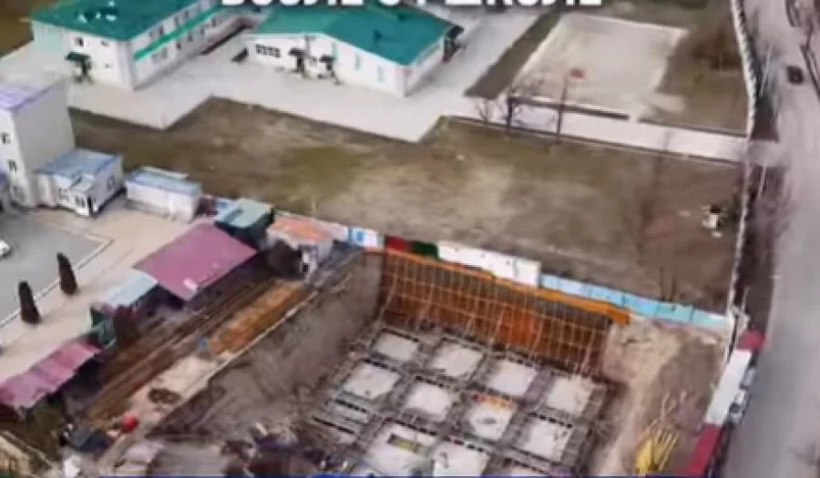 The Ministry of Construction halted the construction of a 14-story building near School No. 61