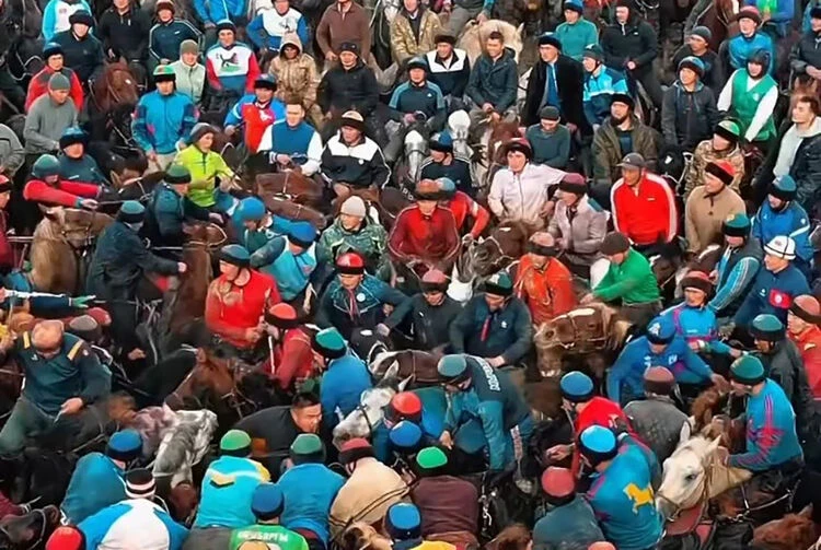 Alaman Ulak: How the National Game Transitions from Chaos to Strict Rules