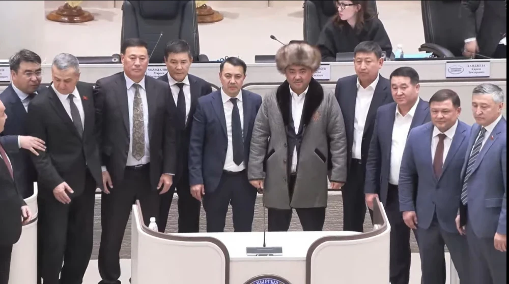 Deputies presented Nurlanbek Turgunbek uulu with tebetey and chapan