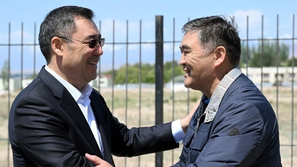 Бардык жамандык күч колдонуу чечими үчүн күтүп жатат... Бирок президент жана генерал эмес