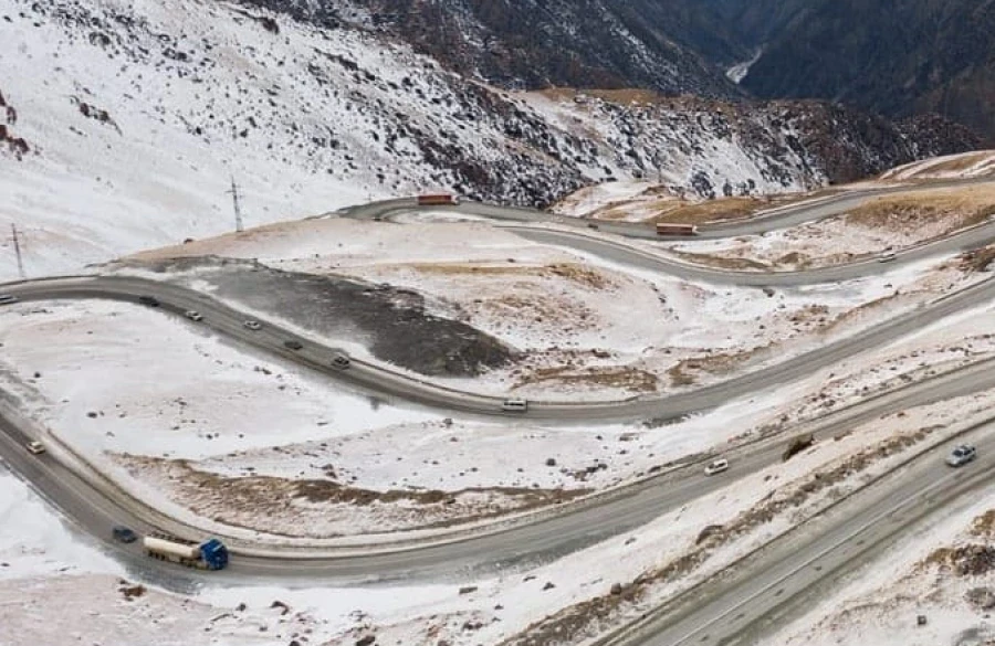 Passage for heavy trucks through Too-Ashuu is permitted