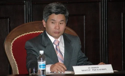 Бектур Зулпиев президенттин кеңешчиси кызматынан бошотулду