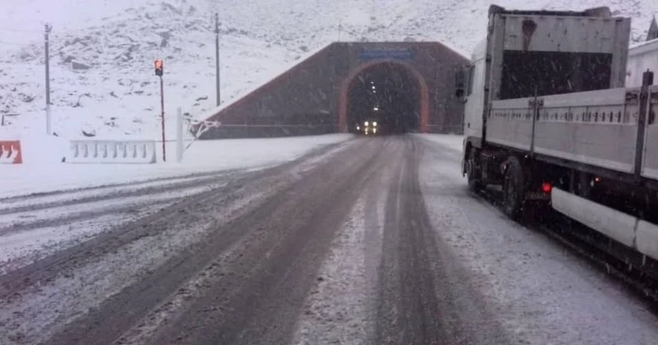 Restrictions for heavy vehicles introduced at the Too-Ashuu pass