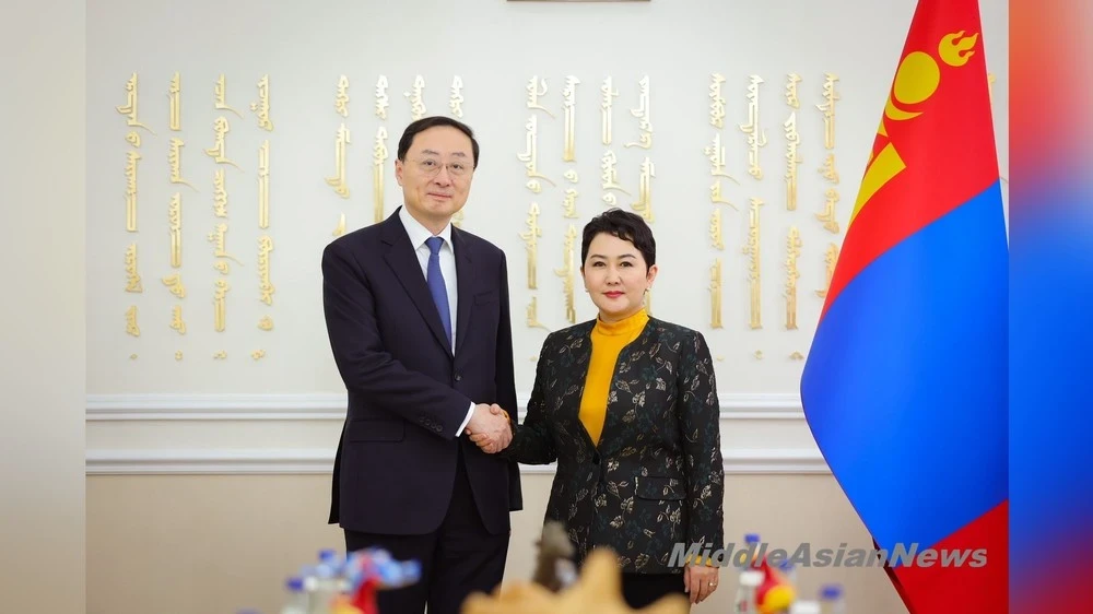 The Minister of Foreign Affairs of Mongolia and the Deputy Minister of Foreign Affairs of China exchanged detailed views on cooperation issues.
