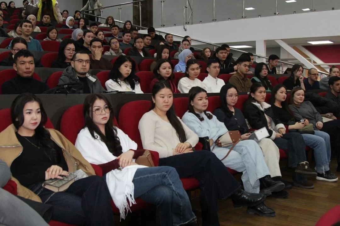 Bakyt Kadyraliev discussed the training of doctors with students of KGMA