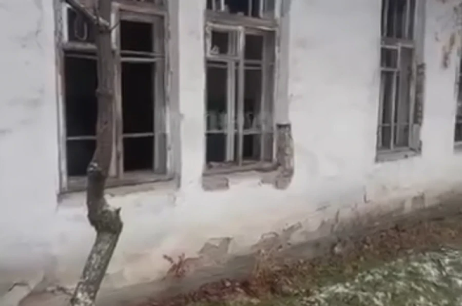 Депутаттар Чүй облусундагы райондук оорукананы көрүп, ыйларын токтото алышкан жок