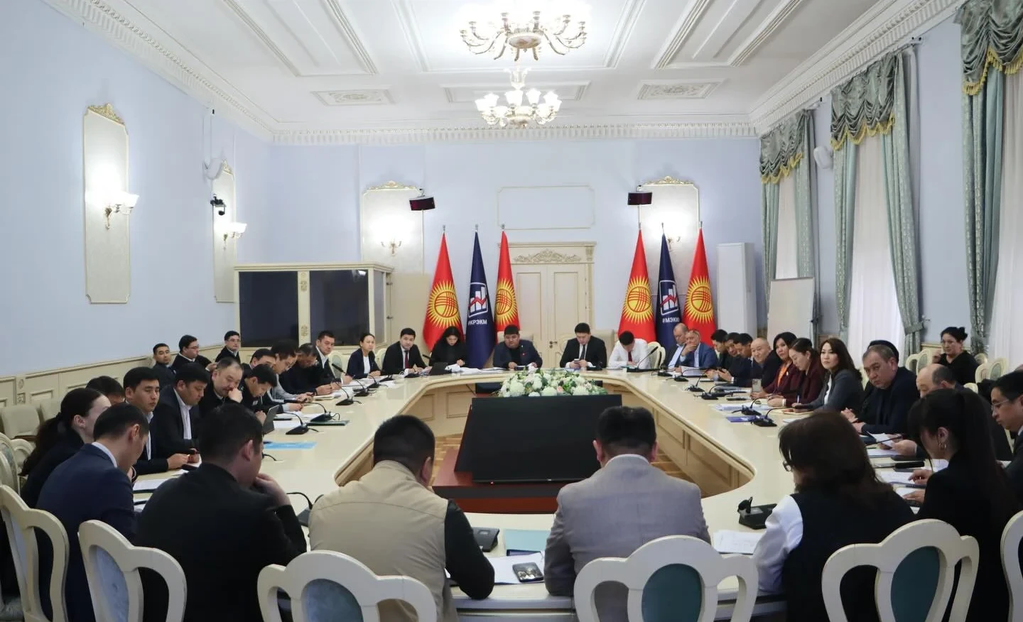 At the IEC, measures to support the textile industry were discussed at the president's request.