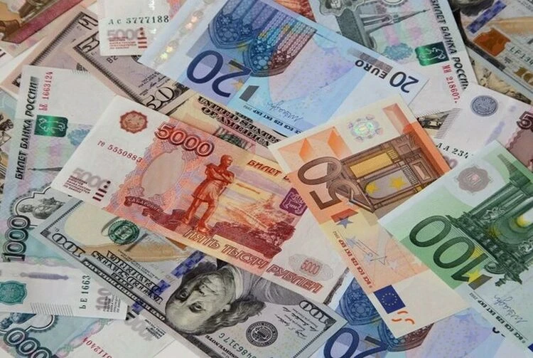 The ruble has depreciated against all major currencies except the dollar. Exchange rate as of February 17.