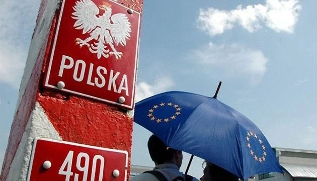 Poland's Foreign Ministry urged its citizens to refrain from traveling to Russia and to leave the country