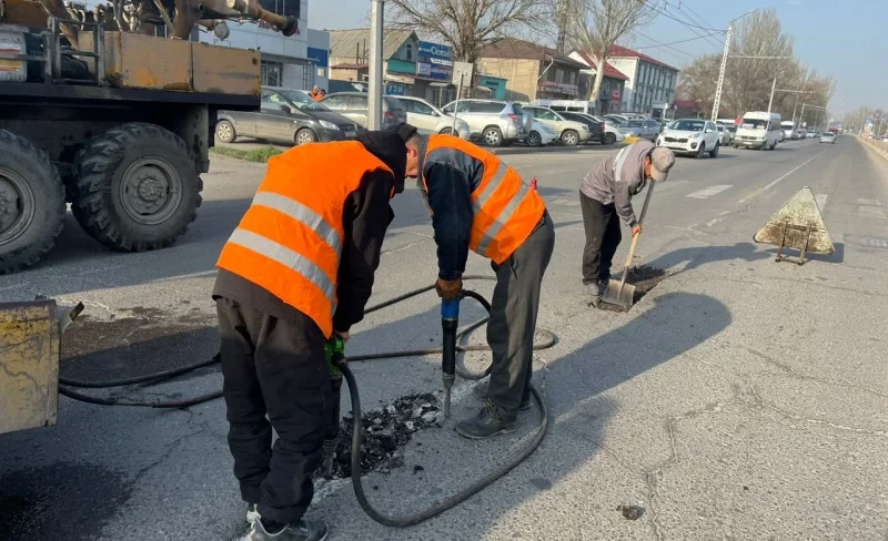 Бишкектеги оңдолгон жолдордогу кемчиликтерди подрядчиктер жоюшат