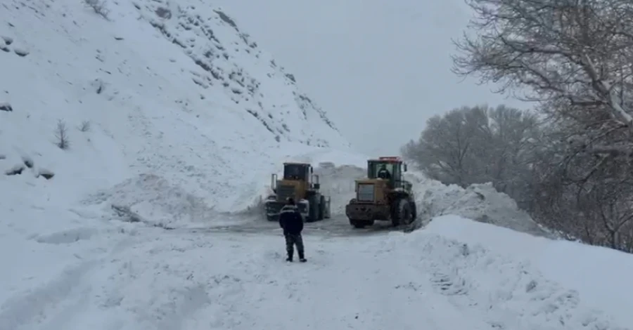 Бишкек–Нарын–Торугарт трассасында кар көчкү түштү