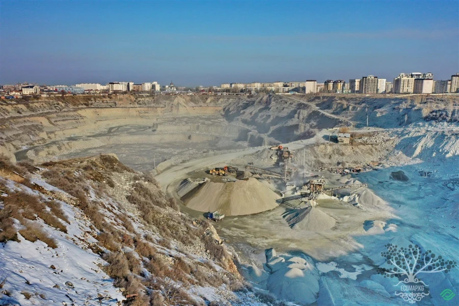 Карьер 12-микрорайондо Бишкектин үстүнө толтурулуп, кеңейтилип жатат