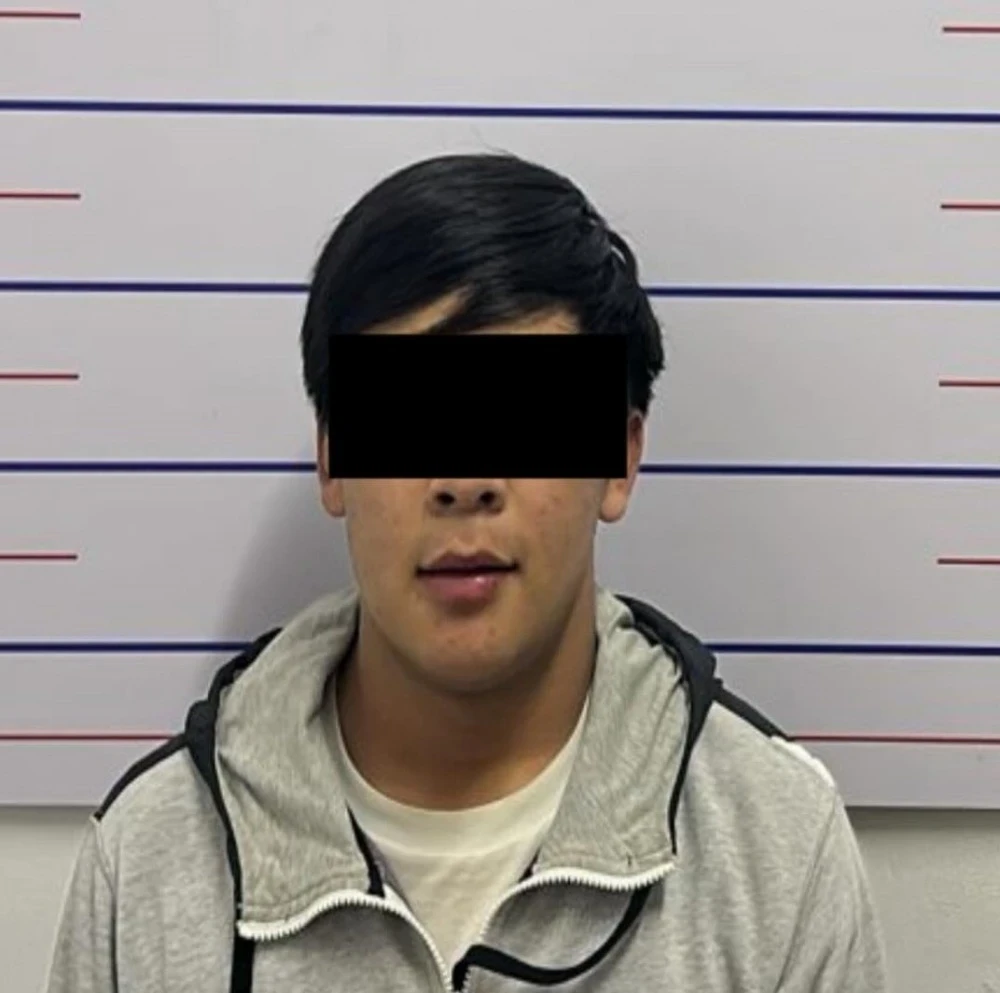 A man was beaten and robbed in a hotel. The police arrested the suspects.