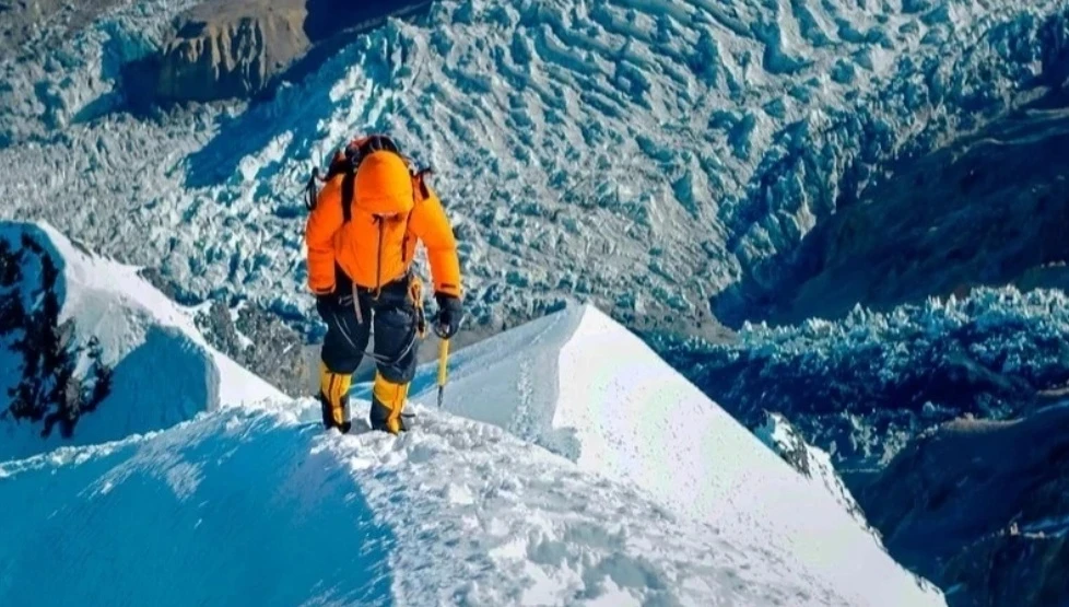 Непал даяр эмес туристтер үчүн Эверестке чыгууга тыюу салат