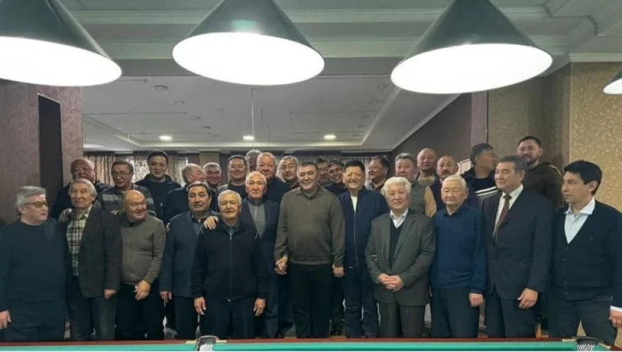 Published a photo from the meeting of the elders with Kamchybek Tashiev and the mayor of Osh