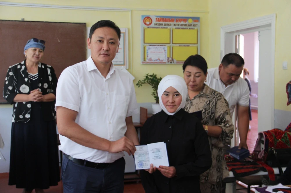 Министрликте депутаттын этникалык кыргыздардын укуктарын бузуу тууралуу сөздөрүнө жооп беришти