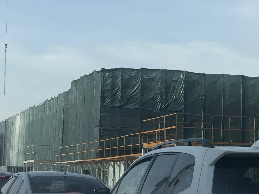 ЦУМдун жанындагы зергердик борбордун курулушу кызыккандардан жашырылган